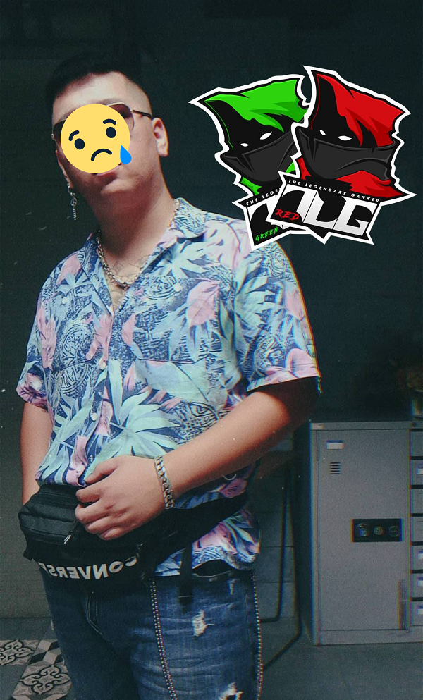 Nhân vật nam trong clip được cho là T.T - đồng nghiệp với nữ streamer. Anh chàng T.T từng làm streamer/ caster, sở hữu kênh YouTube hơn 21.700 người đăng kí cũng như fanpage hơn 2.479 người theo dõi.