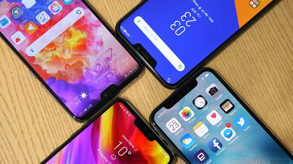Các đối thủ của Apple là các hãng smartphone Android từ Xiaomi, Huawei, Oppo,…tới Samsung, LG và Google đều đem thiết kế này lên smartphone của họ. Sau này họ đã cải tiến và thu hẹp tai thỏ hoặc chuyển sang các biến thể giọt nước hoặc đục lỗ.