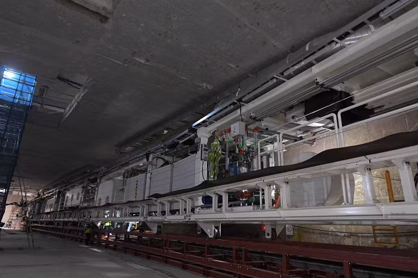 Dự kiến tuyến đường sắt đô thị số 3, đoạn Nhổn - Ga Hà Nội sẽ khai thác thương mại trước đoạn trên cao dài 8,5 km vào cuối năm 2021, bắt đầu từ Nhổn đến ga S8 - Đại học Giao thông Vận tải. Đoạn đi ngầm khoảng 4 km sẽ khai thác vào cuối năm 2022.