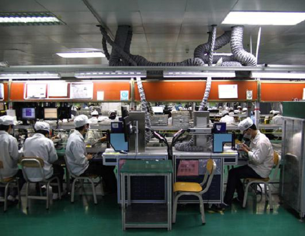 Năm 2012, khi phóng viên của ABC tới thăm nhà máy lắp ráp iPhone của Foxconn tại Thâm Quyến, mật độ công nhân đã cao hơn. Vào năm 2010, sau những vụ công nhân tự tử, Apple đã yêu cầu Foxconn phải điều chỉnh lại quy trình và đảm bảo an toàn cho nhân viên.