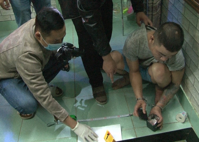 Bat nhom doi tuong tang tru hon 2.000 vien hong phien-Hinh-3