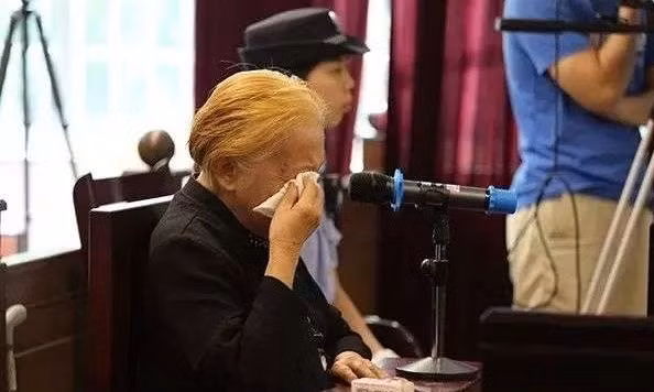 Mẹ tự tay đầu độc con đến chết và sự thật đau xé lòng - Hình 4 Me tu tay dau doc con den chet va su that dau xe long-Hinh-4