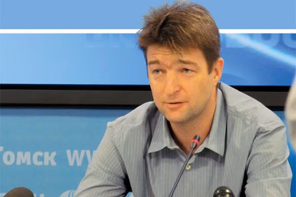 Chang sinh vien tay trang thanh ty phu nho do an vat gia re