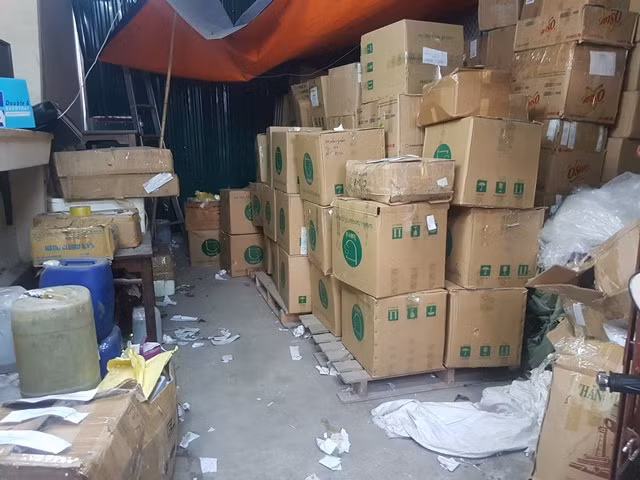 Truoc vu thu giu 14.000 my pham, Cty TS Viet Nam tung bi xu phat ve hanh vi nhap lau