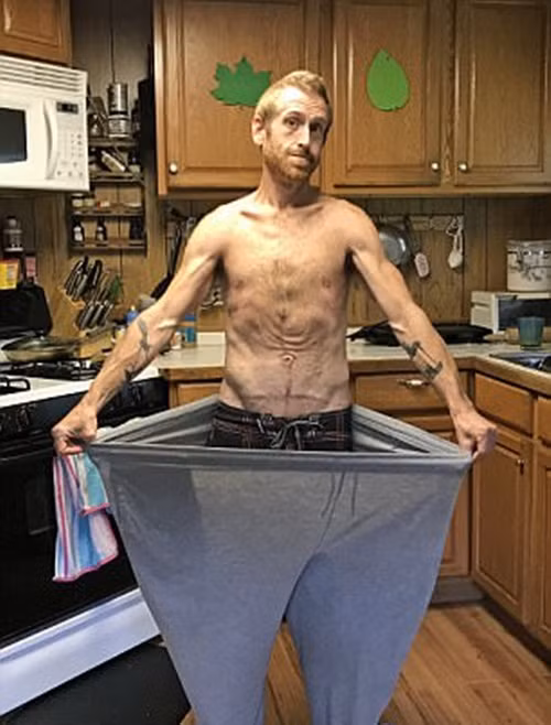 Mặc dù ông bố này biết rằng lối sống, ăn uống vô độ này của mình không hề tốt nhưng anh không có cách nào thoát khỏi nó. Năm 2013, Zach từng tự mình quay lại một đoạn video, nói rằng anh rất sợ đây sẽ là Giáng sinh cuối cùng có thể ở bên gia đình và người thân bởi anh cảm thấy cơ thể mình đã vô cùng rệu rã, không thể sống lâu hơn được nữa. (Nguồn Dailymail)