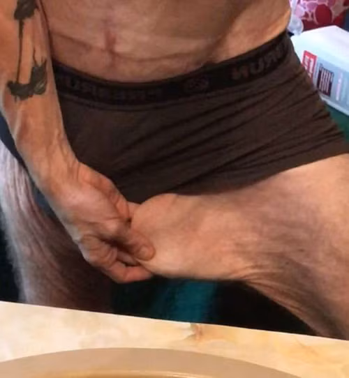 Được biết, hiện tại Zach thường xuyên đưa theo cậu con trai 8 tuổi của mình đến phòng tập để rèn luyện sức khỏe. Anh cũng đang gây quỹ để thực hiện một cuộc phẫu thuật cắt bỏ da thừa ở vùng đùi. Sau khi phẫu thuật xong, cuộc giảm cân thần kỳ của anh sẽ thành công hoàn toàn. (Nguồn Dailymail)