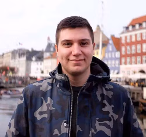 Chuyen la hom nay: Truoc khi tu tu, dang "status" len MXH, phep mau xay ra...-Hinh-2