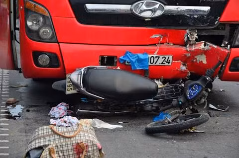 Xe may tong xe khach, 2 duong chau tu vong