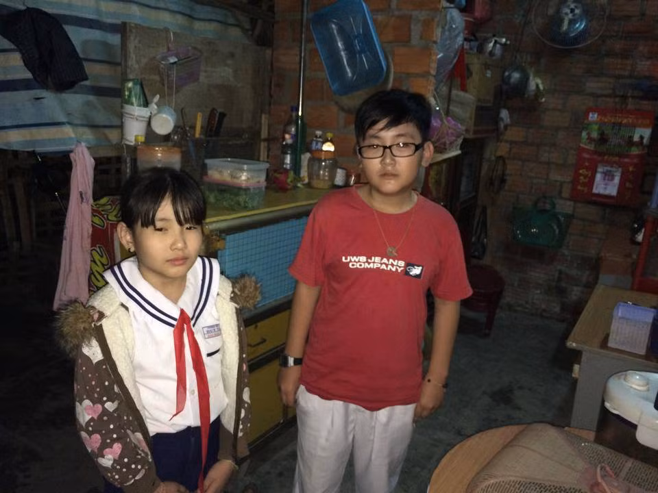 “Xin hay cuu lay cha me con!”-Hinh-4