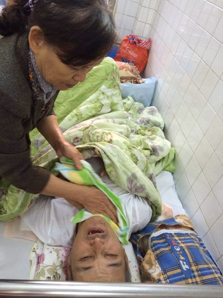 “Xin hay cuu lay cha me con!”