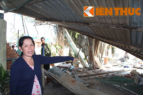 Thảm nạn ở Bình Thuận: Xe đâm sầm bít kín nhà dân - Hình 3 Tham nan o Binh Thuan: Xe dam sam bit kin nha dan-Hinh-3