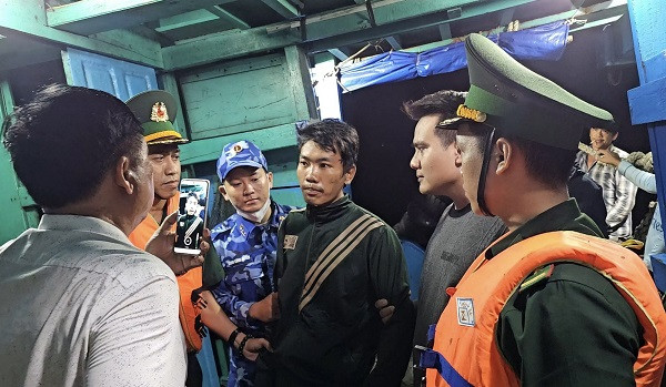 Bà Rịa – Vũng Tàu: Bắt kẻ bị truy nã trốn trên tàu cá Ba Ria – Vung Tau: Bat ke bi truy na tron tren tau ca