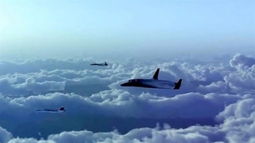 Nhưng thực tế là một trong những máy bay ném bom lâu đời nhất của Nga - chiếc Tu-95 cũng hoạt động ở tốc độ cận âm, nó đồng thời vẫn là phương tiện mang vũ khí hạt nhân hiệu quả.