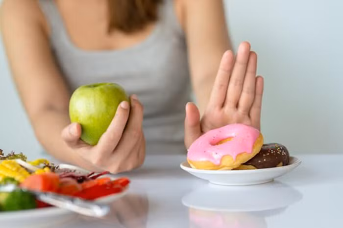 Thực tế, không có con đường tắt để giảm cân. Bạn nên bổ sung dưỡng chất thông qua các thực phẩm đa dạng, lành mạnh. Ở đó, bạn nên chọn thực phẩm chứa nhiều axit béo không no, đạm từ trứng, sữa và các loại dầu thực vật.