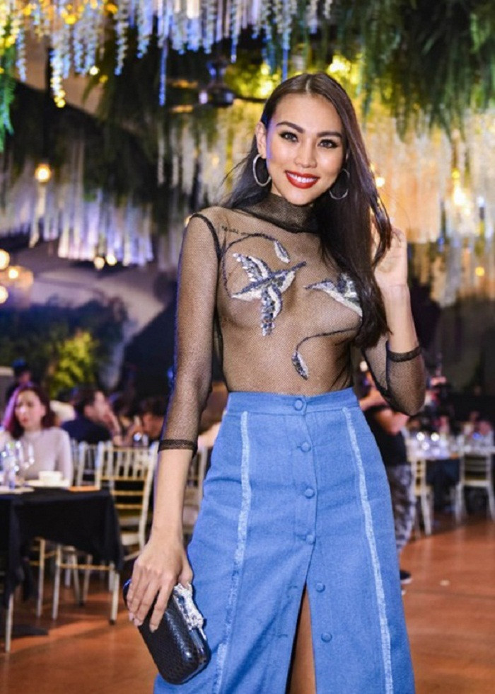 Ngoài thực lực, thời trang người nổi tiếng là yếu tố thường xuyên được đưa ra bàn tán. Đặc biệt các sao nữ trong trang phục hở bạo, khoe thân phản cảm, bị dư luận ném đá không thương tiếc. Ảnh siêu mẫu Diệu Huyền.