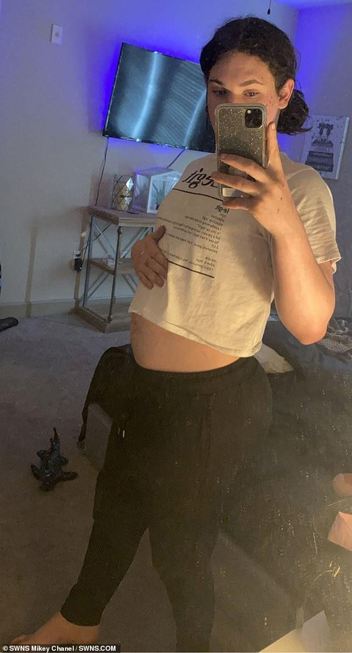 Cơ quan sinh dục nam không có khả năng sinh sản, nhưng buồng trứng của Mikey hoạt động bình thường. Vì vậy, dù được khuyên nên cắt bỏ tử cung để giảm nguy cơ ung thư nhưng sau cùng Mikey vẫn quyết định mang bầu để làm mẹ.