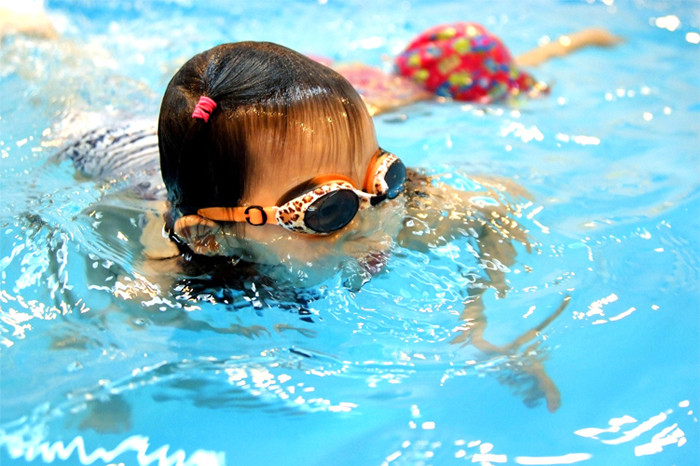 Bên cạnh đó, trẻ từ 5 tuổi trở lên mới có thể hiểu một cách cặn kẽ, làm theo những hướng dẫn kỹ thuật của huấn luyện viên, tránh sự cố thương tâm.