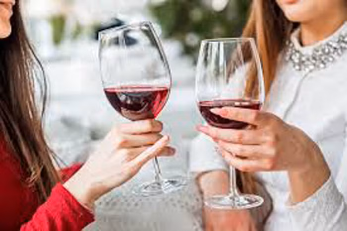 Quá trình chuyển hóa sẽ tạo ra nhiều loại chất có hại cho gan. Cụ thể, uống rượu bia vào buổi sáng làm tăng nguy cơ men gan cao, gan nhiễm mỡ, viêm gan, xơ gan thậm chí là ung thư gan.