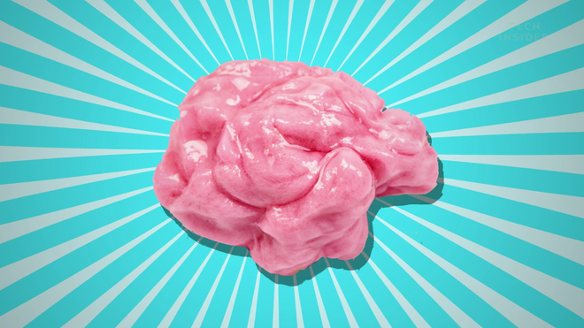 Ngoài lượng đường, kẹo cao su còn chứa sorbitol – chất có thể gây tiêu chảy. Đặc biệt, không ít trường hợp trẻ vô tình nuốt phải kẹo cao su nhỏ làm tăng nguy cơ tắc nghẽn đường thở. Trường hợp nuốt nhiều bã cao su liên tục còn gây tắc nghẽn hệ tiêu hóa.