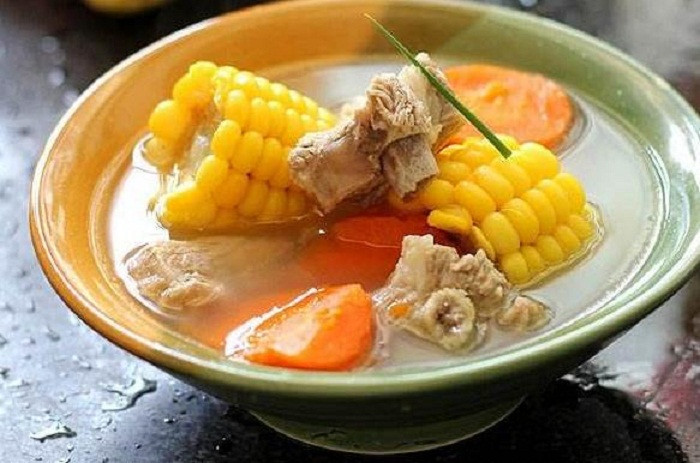 Tiếp tục hầm nhỏ lửa chừng 40 phút là có thể tắt bếp. Sau khi bắc nồi, cho thêm chút bột ngọt, hành lá thái nhỏ lên trên là có thể thưởng thức. Ảnh: Sohu, internet.