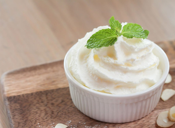 Kem bông. Ngoại trừ hương vị thơm ngon, kem bông gần như không có lợi ích sức khỏe nào. Bên cạnh đó, nó còn chứa lượng lớn calo, đường, chất béo và chất béo bão hòa. Ước tính, mỗi cốc kem bông như hình chứa tới 23,3g chất béo bão hòa không có lợi cho sức khỏe gan.