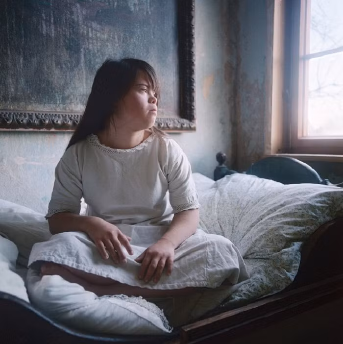 Ở một số bức hình, Sofie xuất hiện cùng mẹ, anh trai và bạn thân Lina. Những bức hình khiến người xem không khỏi tò mò về cuộc sống đầy cảm xúc của thiếu nữ tuổi 20.