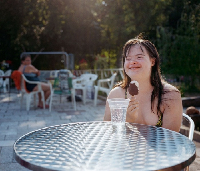 Là nhiếp ảnh gia, Snezhana thường quan tâm đến cuộc sống của những cá nhân mà cô cho là người phi thường, đáng ngưỡng mộ.