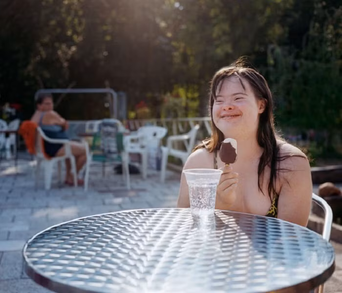 Là nhiếp ảnh gia, Snezhana thường quan tâm đến cuộc sống của những cá nhân mà cô cho là người phi thường, đáng ngưỡng mộ.