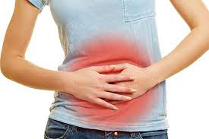 Bình thường, cơ thể sẽ phát tín hiệu khi sức khỏe có vấn đề. Vậy nhưng, 70% người bị bệnh đường ruột thường được phát hiện khi bệnh chuyển giai đoạn muộn. Việc chẩn đoán khi bệnh bước vào giai đoạn giữa và cuối khiến hiệu quả trị bệnh khó khả quan như mong đợi. Chính vì vậy, bác sĩ khuyên nên chú ý dấu hiệu “1 đen, 1 đau, 3 mùi” để thấy được sự bất thường.