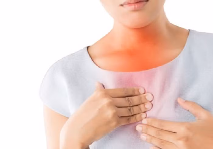 Một khi xuất hiện các triệu chứng như tức ngực, đau ngực, cao huyết áp, đau đầu... phải kịp thời thăm khám nhằm phát hiện sớm nguy cơ mắc bệnh hiểm.