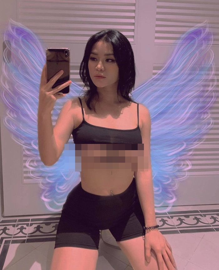 Theo dõi trang Instagram cá nhân, người quan tâm không khỏi ngán ngẩm khi cô nàng không ít lần đăng tải loạt hình trong trang phục underboob gây “nhức mắt”.