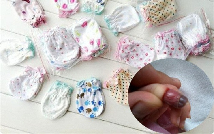 Nếu vẫn muốn đeo cho con, các mẹ nên chú ý phần chỉ thừa ở bao. Tránh tình trạng chỉ quấn tay trẻ cản trở quá trình lưu thông máu, thậm chí gây hoại tử.