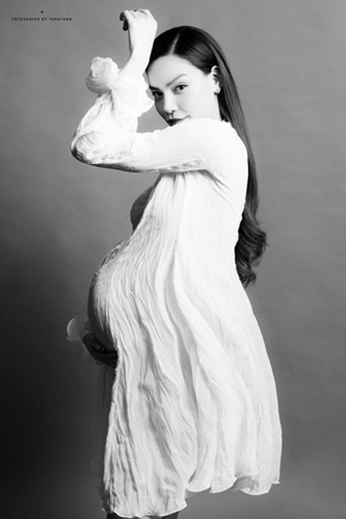 Thần thái của mẹ bầu khiến fans ngưỡng mộ. Đây là lần đầu tiên Hồ Ngọc Hà công khai hình ảnh mang bầu của mình.