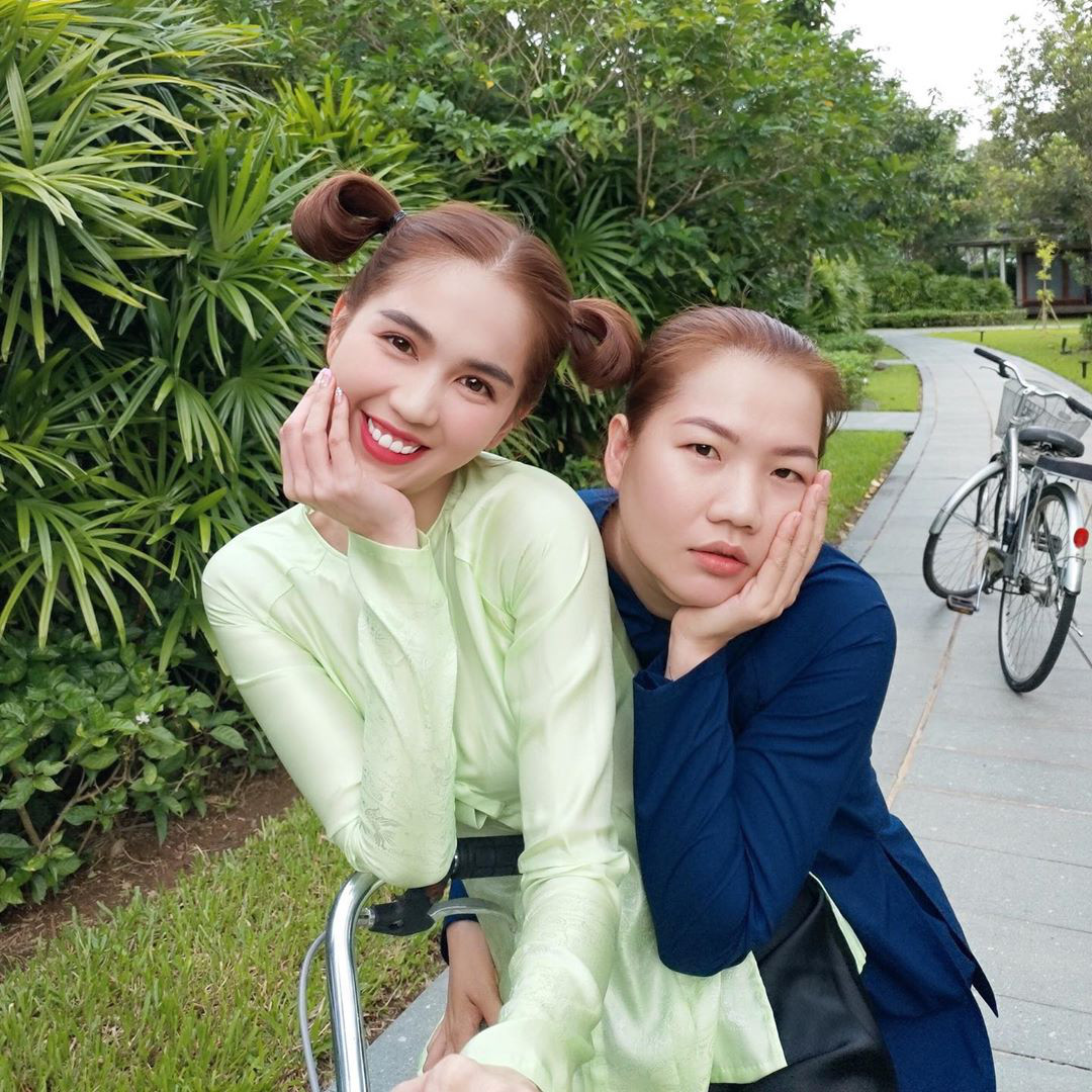 Được biết, những bức hình được Ngọc Trinh chụp khi nghỉ dưỡng tại một resort nổi tiếng ở Cần Thơ. Chuyến đi lần này cô kết hợp tham quan, ngắm cảnh và quay vlog mới.