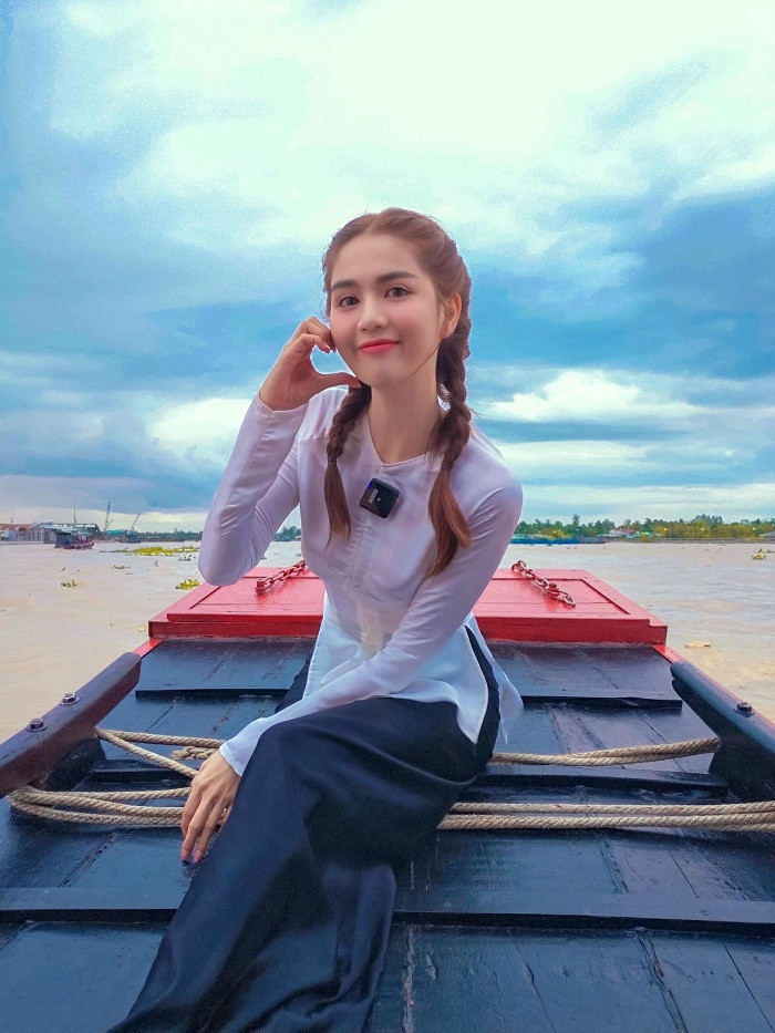 Thường xuất hiện với gu thời trang nóng bỏng, Ngọc Trinh là một trong những sao chịu hở nhất nhì Vbiz. Cô không ngại diện những item hở bạo, khoe vẻ sexy hiếm có.