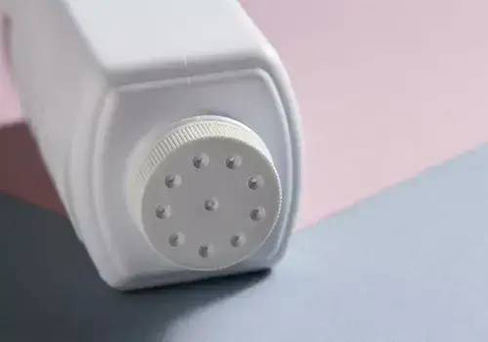 Phấn rôm. Không cần thiết phải dùng phấn rôm, chứng hăm tã thông thường không cần thuốc và bé có thể tự lành bằng cách giữ cho vùng da bị hăm luôn khô ráo, sạch sẽ, thay tã lót thường xuyên.