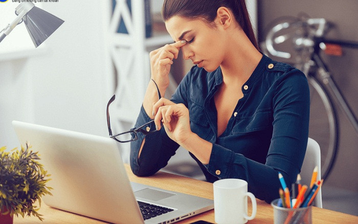 Giảm hiệu quả công việc. Ngoài tác dụng giảm cân không bền vững, nhịn ăn tối kéo dài còn khiến chất lượng công việc của bạn đi xuống. Việc thường xuyên bỏ bữa tối khiến năng lượng cung cấp cho cơ thể ít đi, không đáp ứng nhu cầu năng lượng cho não bộ. Điều này làm chậm khả năng xử lý và ghi nhớ, ảnh hưởng đến hiệu quả công việc và khả năng học tập.