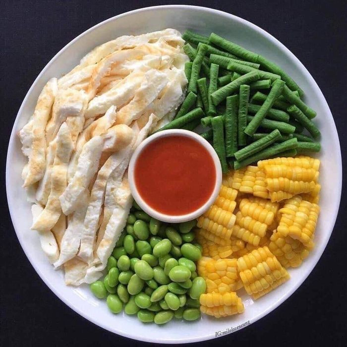 Đặc biệt, bữa tối cần hết sức tránh thực phẩm chứa nhiều dầu mỡ. Ăn nhiều chất béo thời điểm này gây tích mỡ, béo phì. Ngoài ra, thực phẩm chiên xào còn làm tăng gánh nặng cho gan, túi mật, đường tiêu hóa, kích thích thần kinh. Ảnh: Internet.