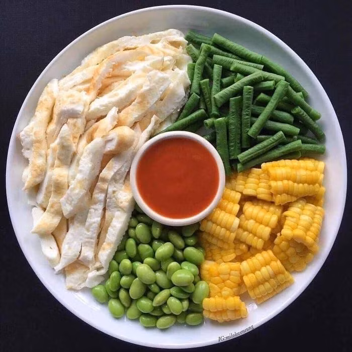 Đặc biệt, bữa tối cần hết sức tránh thực phẩm chứa nhiều dầu mỡ. Ăn nhiều chất béo thời điểm này gây tích mỡ, béo phì. Ngoài ra, thực phẩm chiên xào còn làm tăng gánh nặng cho gan, túi mật, đường tiêu hóa, kích thích thần kinh. Ảnh: Internet.