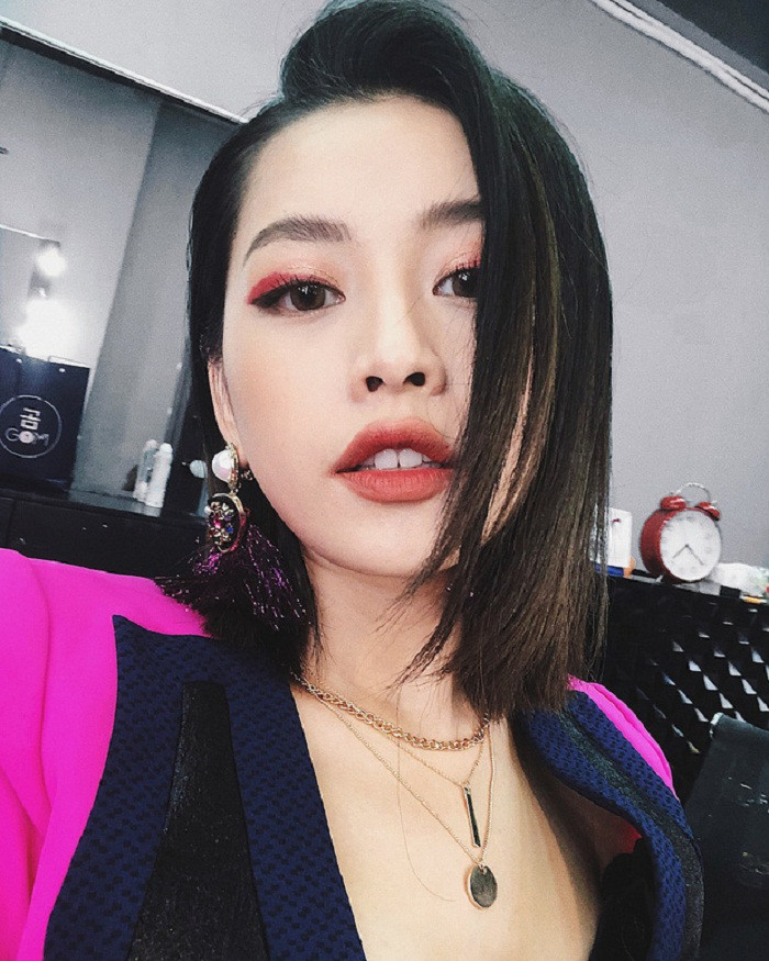 Vài năm trở đây, Chi Pu được nhận xét có độ “chín” về nhan sắc. Chi Pu không ngần ngại khoe đường cong trong những bộ đồ nóng bỏng táo bạo.