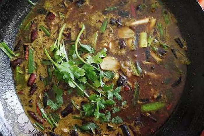 Không chỉ thơm ngon, lẩu phân bò còn được tiết lộ có công dụng tiêu nhiệt, kích thích tiêu hóa.