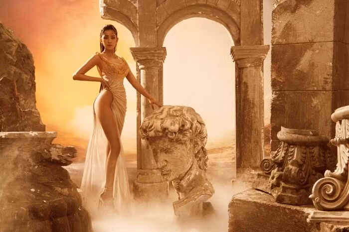 Khoe trọn vòng 3 gợi cảm “chết người”. Vậy nhưng, người đẹp sinh năm 1993 lại khiến fans không khỏi nóng mặt khi “quên” không mặc nội y.