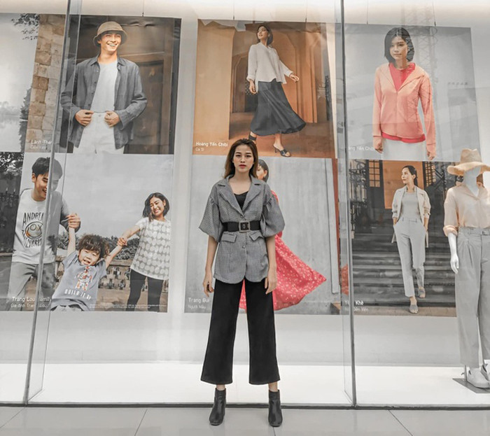 Đối với những bộ đồ mang hơi hướng lịch sự, Đỗ Thị Hà ưu tiên phối cùng boots da cao cổ cùng thắt lưng bản to.