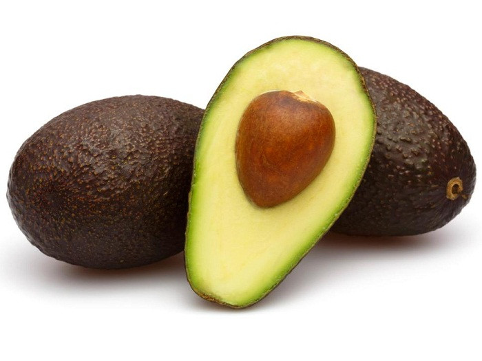 Bơ. Bảo quản trong tủ lạnh, bơ dễ bị mềm nhũn, dập nát mất đi vị béo ban đầu.