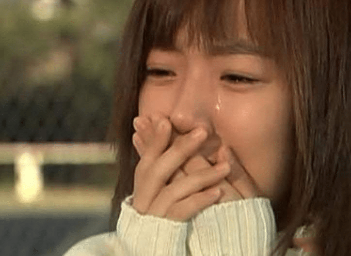 Phẫn nộ khi mẹ mất để lại mỗi chiếc khăn quàng cổ... và sự thật Phan no khi me mat de lai moi chiec khan quang co... va su that