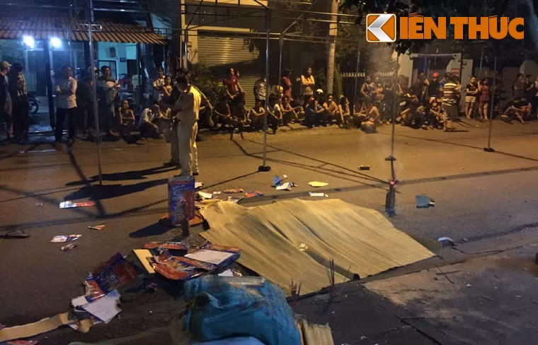 Hien truong vu xe tai tranh dam cuoi gay tai nan lien hoan