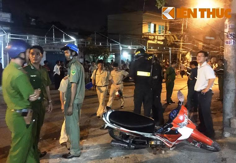 "Hiện tài xế đã đến công an trình diện và bước đầu khai nhận do xe mất thắng", một cán bộ xử lý vụ tai nạn thông tin.