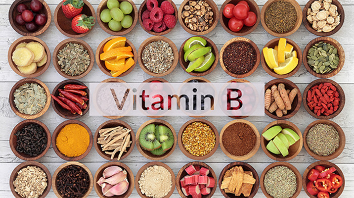 Vitamin C, B3 và Selen giúp làm sạch mụn. Những người bị mụn thường có hàm lượng Selen thấp, vì thế hãy tìm cách bổ sung thêm thành phần này. Vitamin C là chất chống oxy hóa rất tốt cho làn da của bạn, nó không chỉ giúp tái tạo các tế bào mà còn giúp đầy lùi mụn. Còn Vitamin B3 hay Niacin cũng rất hiệu quả trong điều trị mụn./. *) Title do Kiến Thức biên tập lại