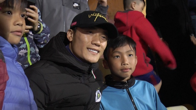 Thời gian qua, chỗ của Bùi Tiến Dũng thường xuyên ở khán đài