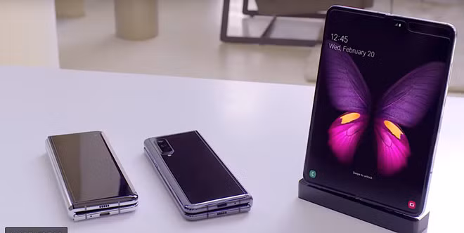 iPhone da bi Samung Galaxy Fold bo xa it nhat 2 nam